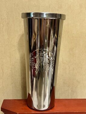 Starbucks Mirror Silver Metallic Tumbler-No Straw 24 fl oz